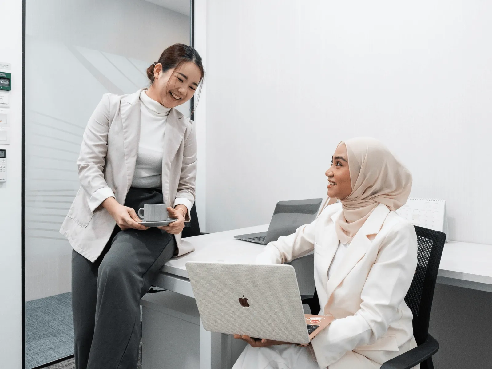 The Rise of “Third Places”: Blurring the Line Between Home, Office, and Coworking Spaces 4 Image Credibility and the Power of First Impressions
