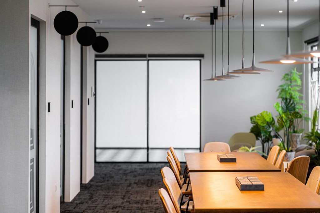 Coworking Spaces: What Kinds of Products and Services They Offer? 2 HotDesk Large