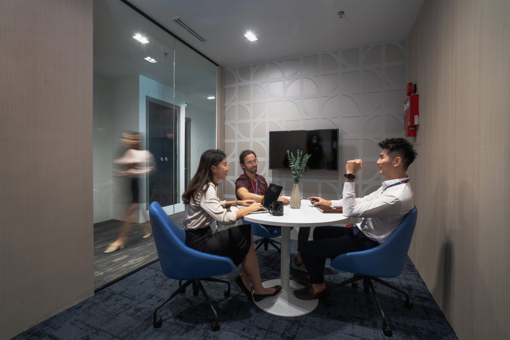 Coworking Spaces: What Kinds of Products and Services They Offer? 5 boss wants to scold me room