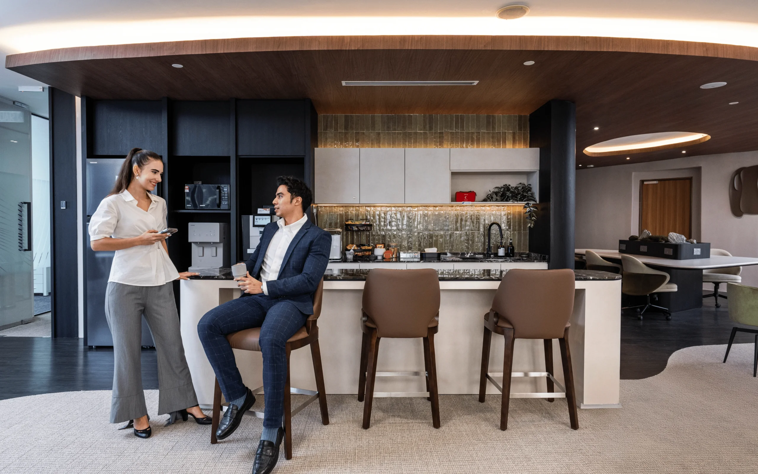 INFINITY8 Reserve Mid Valley Southpoint | Prelaunch Offer 7 MSP-Interior+People-1600x1000-2