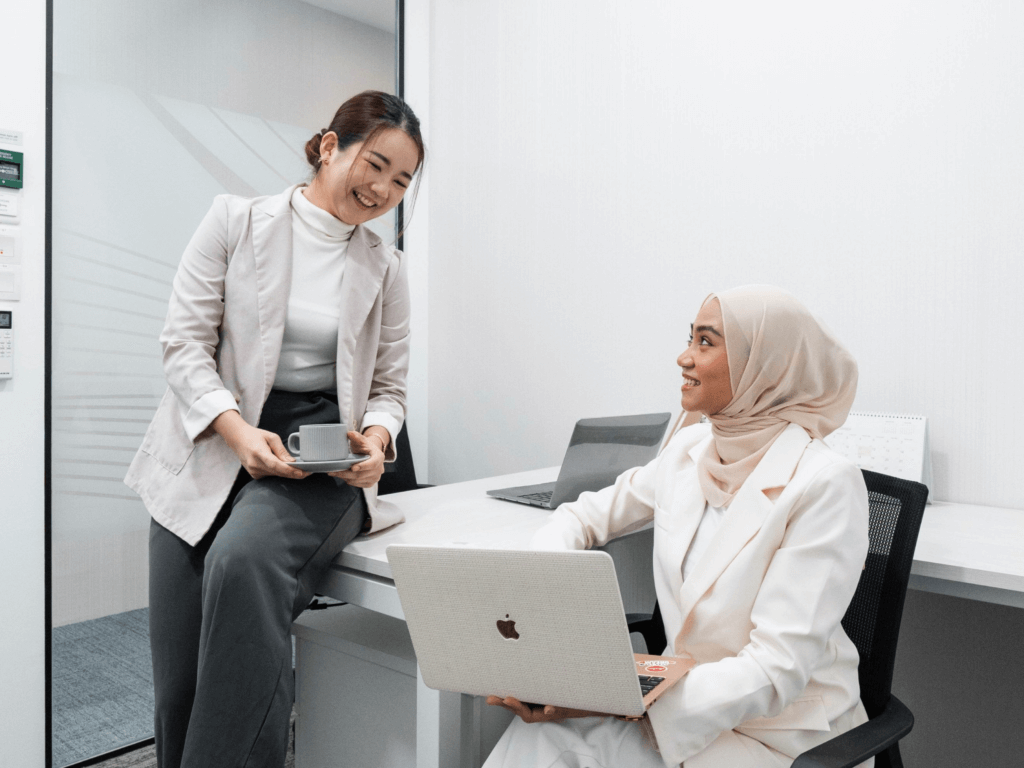 Image Credibility and the Power of First Impressions