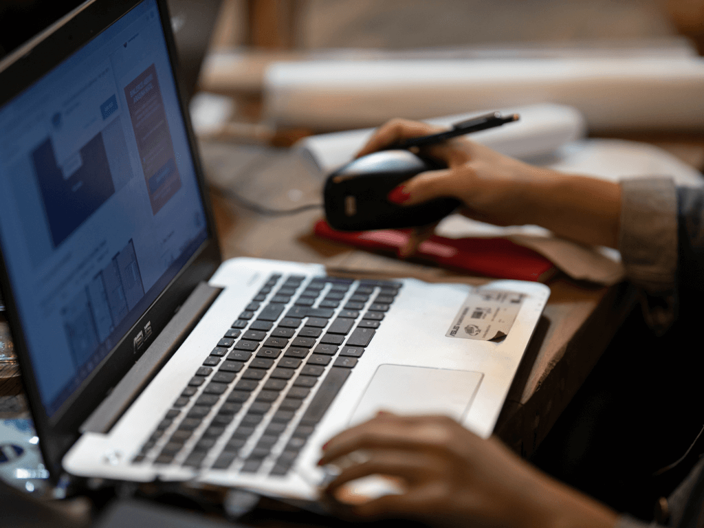 3.How HR Software Plays a Role in EOR Operations